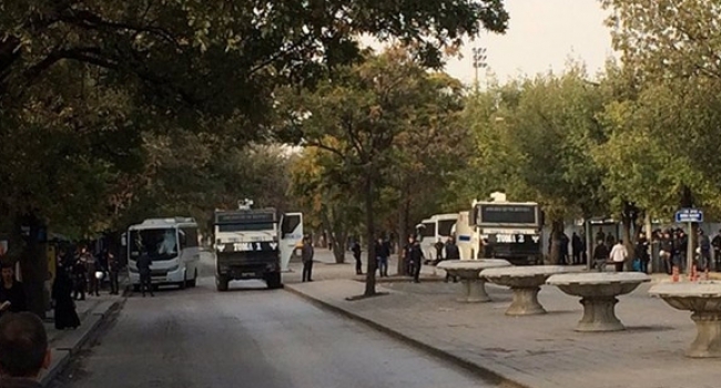 Ankara'da polis gazla karÅÄ±lÄ±k verdi